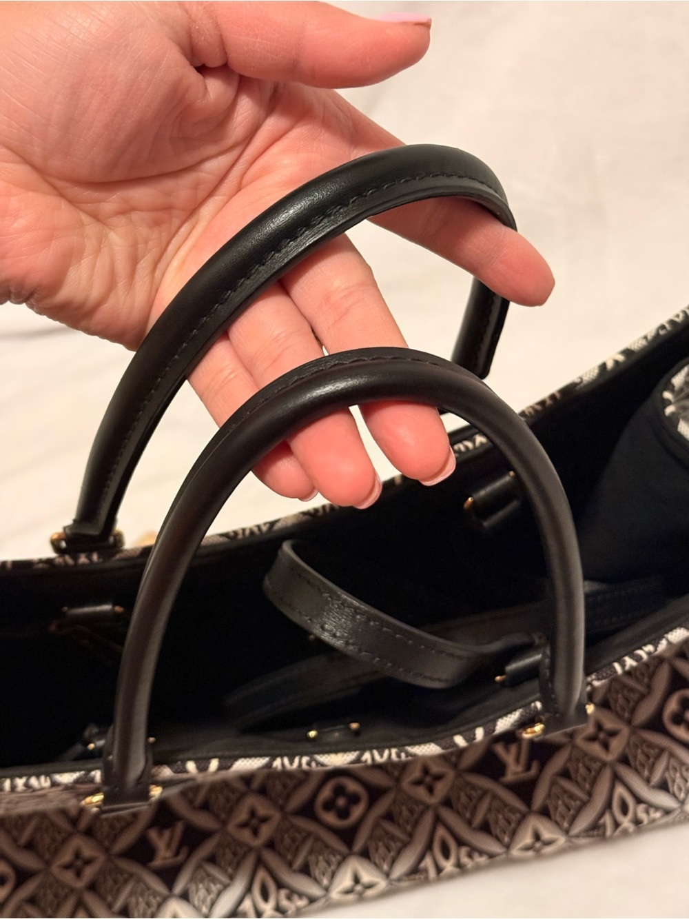 Limited Edition Louis Vuitton OTG GM Tote “Since 1854” Collection With Microchip - Picture 15 of 16